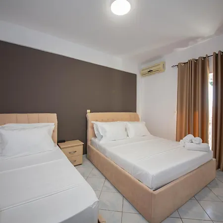 Отель Noemi's 3*